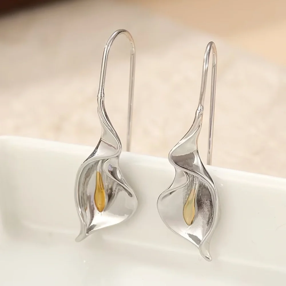 NEW! Elegant Floral Earrings. Vintage Style Calla Lily Flowers Earrings 🌷 A8-258
